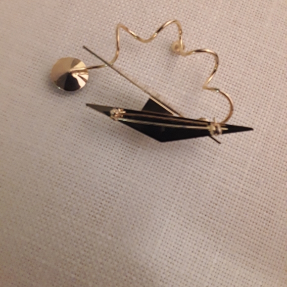 3/$10 Modernistic goldtone brooch - Picture 4 of 6